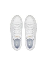 Weiße Sportschuhe aus strukturiertem Leder, mit runder Zehenpartie, Schnürung und hellgrauen Akzenten. Ausgestattet mit gepolsterten Innensohlen und Logo-Details.