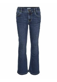 Niebieskie dżinsy z dopasowaną talią, prostymi nogawkami i lekko rozszerzającym się dołem. Posiadają klasyczny design z pięcioma kieszeniami i widocznym przeszyciem.