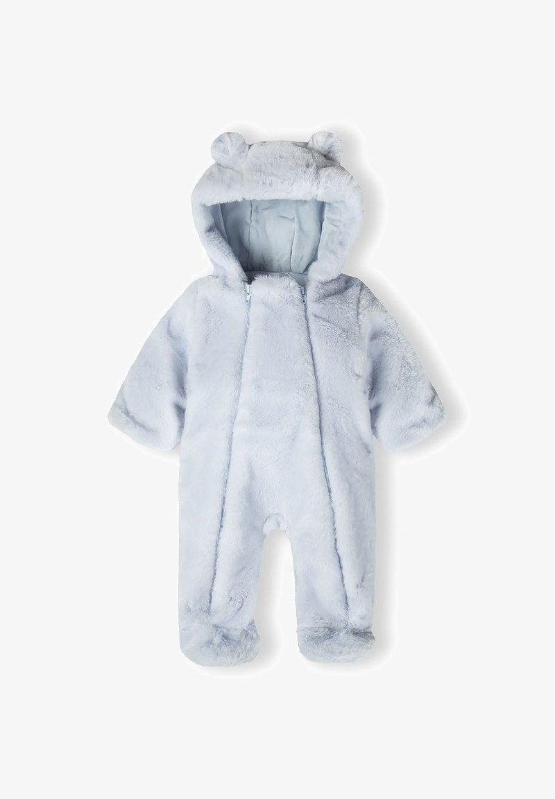 Hellblauer Kinder-Schneeanzug aus weichem Kunstfell, mit einer Kapuze mit Bärenohren, langen Ärmeln und einem Reißverschluss auf der Vorderseite.