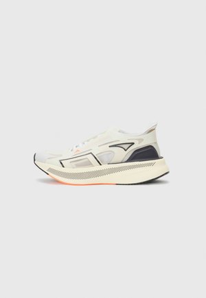 ULTRABOOST 5 - Laufschuh Straße - ivory/grey one/core black
