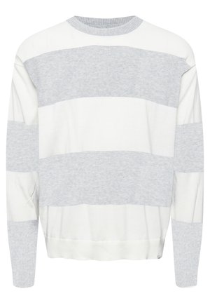 Bela in svetlo siva črtasta majica s krožnim ovratnikom, dolgimi rokavi ter rebrastimi zapestji in robom, izdelana iz mehkega, strukturiranega materiala.