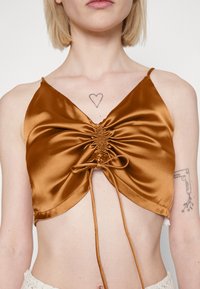 Even&Odd CAMI RUSHING FRONT - Μπλούζα - 708 - cognac
