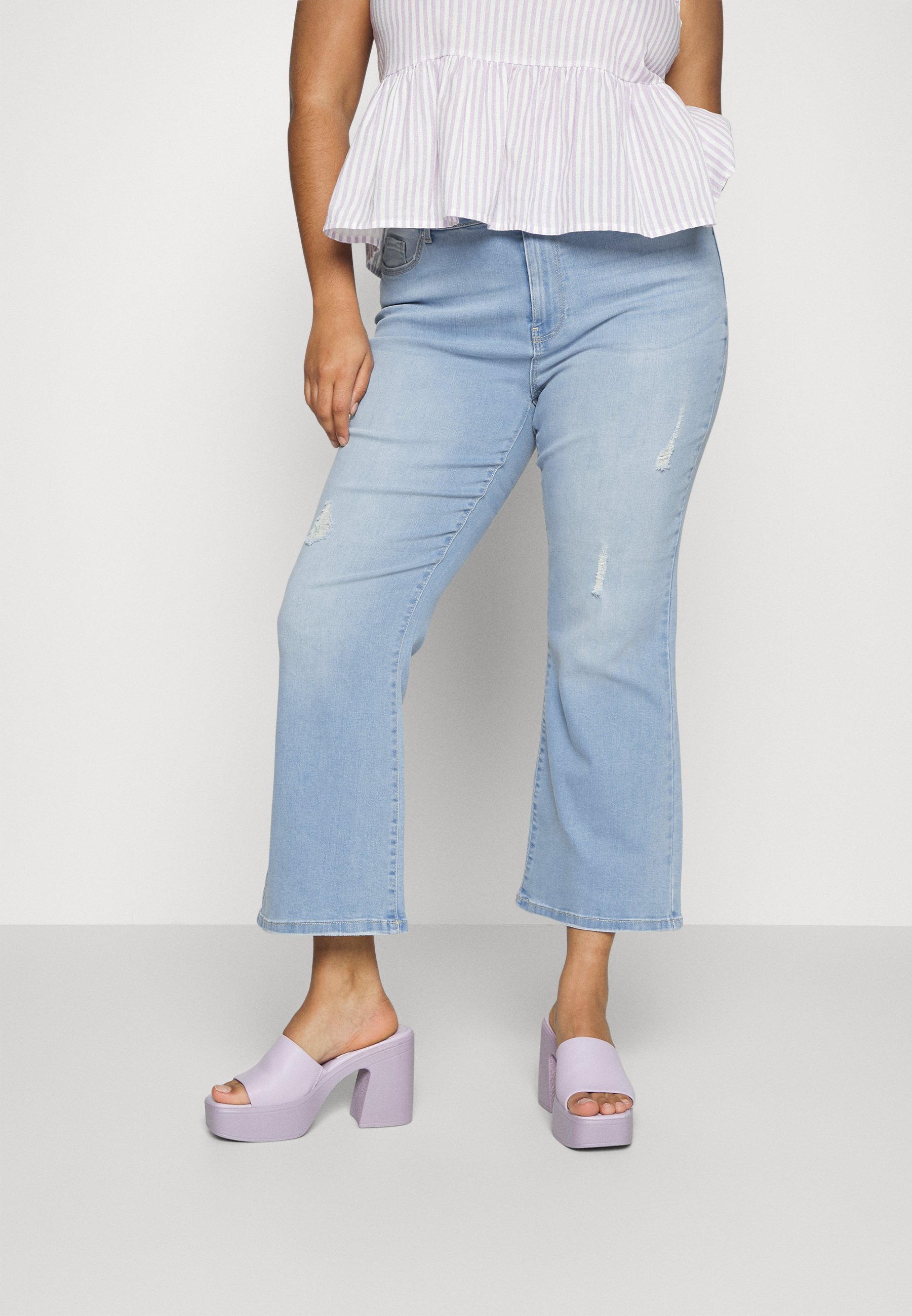 Vero Moda Curve VMSTELLA FLARE CURVE - Bootcut jeans - light blue  denim/light-blue denim - Zalando.co.uk