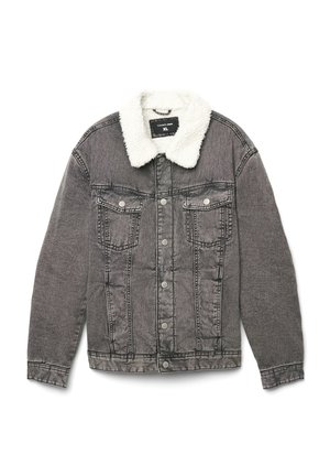 Giacca in denim grigia con colletto in pile bianco, chiusura con bottoni e due tasche a soffietto sul petto, adagiata su uno sfondo bianco.