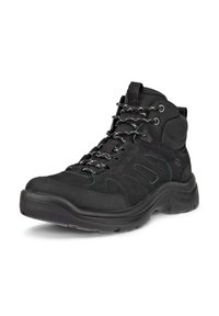 Botte de randonnée montante noire avec semelle épaisse, panneaux en mesh et lacets à motifs noir et blanc sur fond blanc.