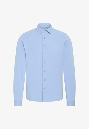 Svetlomodrá košeľa s dlhým rukávom vyrobená z hladkého materiálu. Má klasický golier a zapínanie na gombíky s ladiacimi gombíkmi.