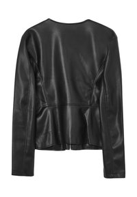 Veste en cuir noir avec une texture lisse, des manches longues et une coupe ajustée. Présente un col rond et des détails de couture subtils.