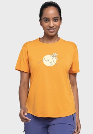 Kurzärmliges orange T-Shirt mit Rundhalsausschnitt und einem weißen grafischen Design, das eine Blume und kreisförmige Formen auf der Vorderseite darstellt.