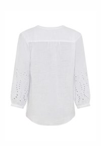 Hvid langærmet bluse med broderede hulmønsterdetaljer på ærmerne og afrundet kant, vist bagfra.