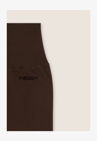 Seleccionado, light brown