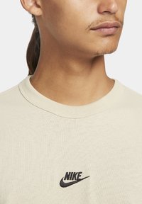 Nike Sportswear PREM ESSNTL SUST - Camisola de manga comprida - rattan