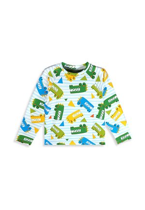 Camiseta de manga larga para niños con rayas azul claro, decorada con coloridos cocodrilos de dibujos animados y formas triangulares multicolores.
