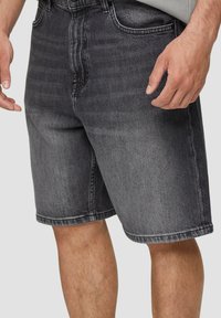 QS MID RISE - Short en jean - anthrazit