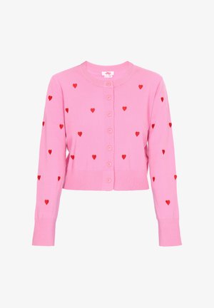 Cardigan rosa lavorato a maglia con ricamo a forma di cuore rosso, dotato di scollatura tonda, chiusura con bottoni e polsini e orlo a coste.