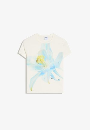 Biele tričko s krátkym rukávom, na prednej strane veľký svetlomodrý a žltý kvetinový grafický motív a malé priehľadné trblietavé kamienky.