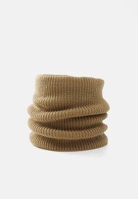 Strikket brun halsvarmer med en ribbet tekstur, der har et fleksibelt, cylindrisk design med flere folder. Ingen synlig hardware eller detaljer.