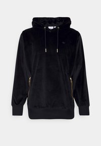 Svart sammetslen hoodie med justerbar huva med dragsko, ribbade ärmslut och nederkant, samt guld-färgade dragkedjefickor på sidorna. Diskret logotyp på bröstet.