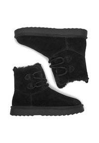 Stivaletti alla caviglia in suede nero con suole spesse in gomma, dettagli con lacci sul davanti e morbida fodera in pelliccia ai bordi interni.