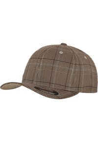 Brun ternet kasket med en struktureret design, buet skygge og netlignende tekstur. Har kontrasterende syninger og ventilationshuller.