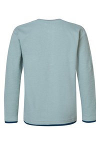 Helles blaues Langarmhemd aus strukturiertem Stoff. Es hat einen runden Halsausschnitt und marineblaue Akzente an den Manschetten und dem Saum.