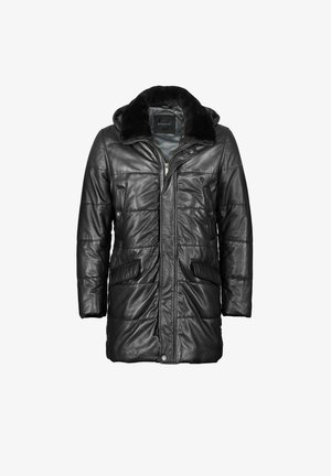 Parka en cuir noir avec un design matelassé, un grand col en fourrure, deux poches avant et une fermeture éclair. Texture lisse et style mi-long.
