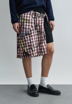 CHIPPENDALE BOXING - Shorts - red/black