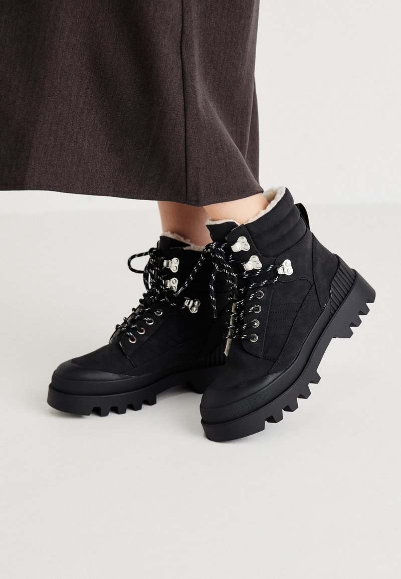 Stivaletti con plateau