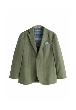 Olivovo zelené sako s dvoma prednými vreckami, zapínaním na jeden gombík, vzorovanou modrou podšívkou a zladenou vreckovkou.