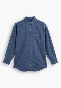 Chemise en denim bleu foncé, manches longues, fermeture par boutons sur le devant, léger brillant, poche poitrine simple avec étiquette logo, design de col classique.