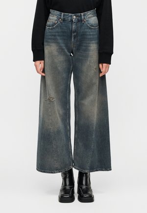 PANTS POCKETS - Džínsy voľného strihu - grey blue