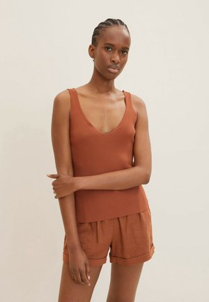 Top - nut brown