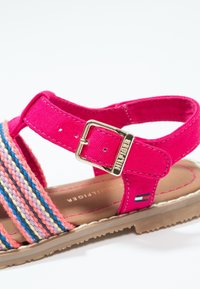Tommy Hilfiger Páskové sandály  - pink