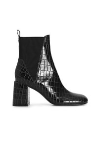 Bocanci negri până la gleznă, cu un finish lucios din piele artificială cu textură de crocodil, tocul bloc și panouri laterale elastice pentru o îmbrăcare ușoară.