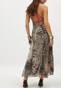 NA-KD Maxi šaty - animal print