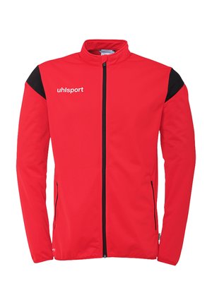 Rode sportjack met hoge kraag, zwarte accenten op de schouders, rits aan de voorkant en zijzakken. Met logo op de linkerkant van de borst.