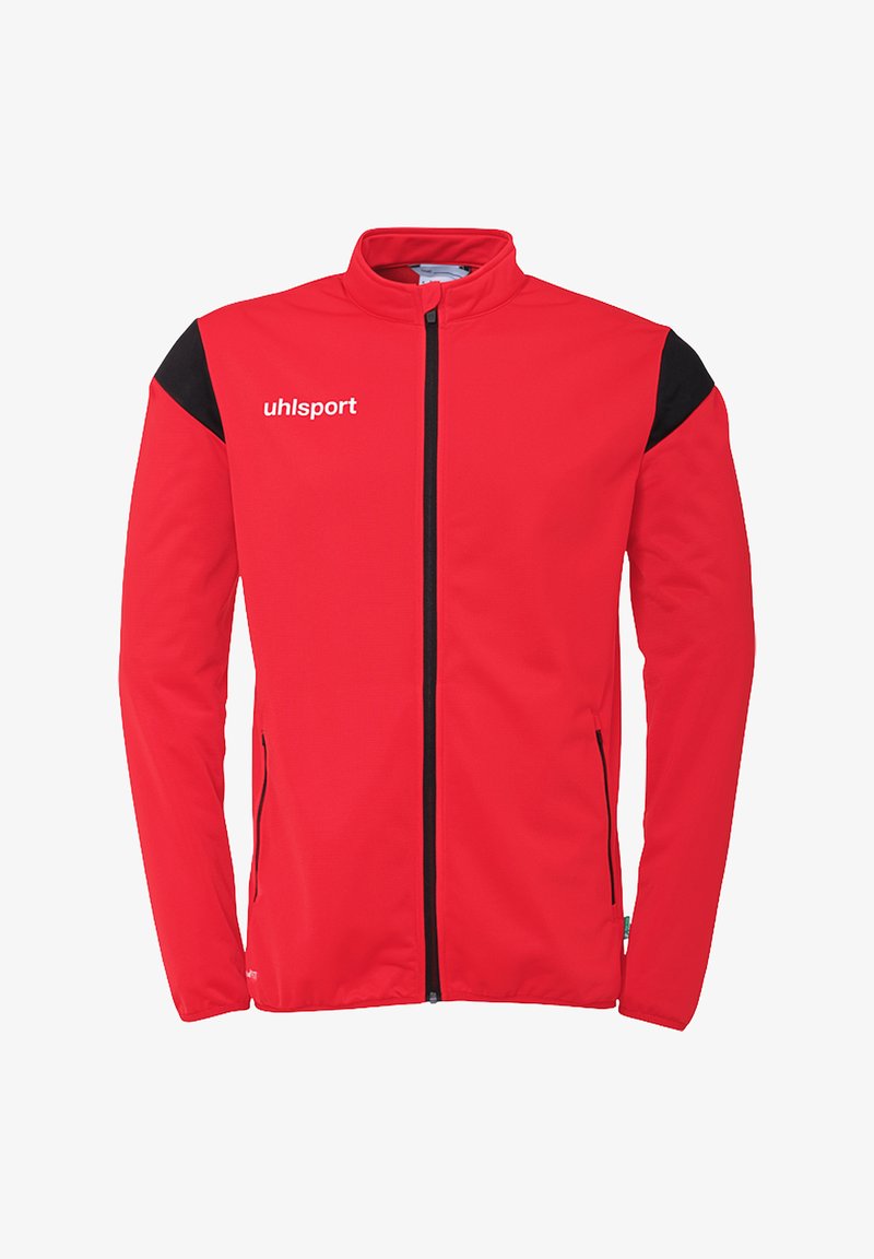 Rød sportsjakke med høj krave, sorte detaljer på skuldrene, lynlås foran og sidelommer. Har logo på venstre bryst.