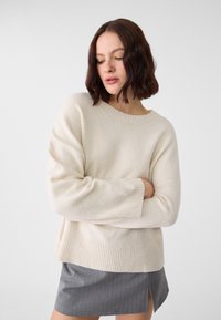 Stradivarius - SOFT-TOUCH - Svetrík - stone Miniatúrny obrázok 1