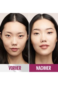 Images avant et après d'une personne avec des cheveux raides et foncés, affichant une peau claire et un maquillage subtil, avec des joues tachetées de rousseur. Étiquettes de texte incluses.
