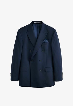 Doppelreihiger dunkelblauer Blazer mit Klappkragen, sechs vorderen Knöpfen, zwei Pattentaschen und einem passenden blauen Einstecktuch.