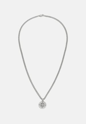 Zilveren ketting met een cirkelvormige kompassymbool met een sterontwerp, een gladde textuur en een veilige sluiting.