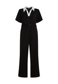 Čierny overal s krátkymi rukávmi, bielym golierom, zipsom vpredu, opaskom v páse a širokými nohavicami, vyrobený z hladkej látky. Obsahuje detail s logom.