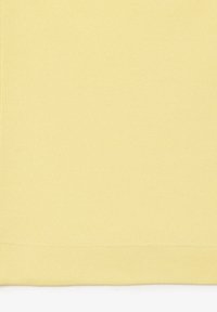 Tissu jaune avec une apparence tissée et texturée. Le matériau est robuste avec un motif régulier, présentant un bord propre et ourlé.
