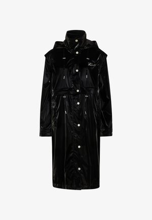 Mustata veekindel jakk läikiva viimistlusega, millel on kapuuts, nupud ja tõmblukk. See on keskikka ulatuva disainiga ja vabalt istuv.