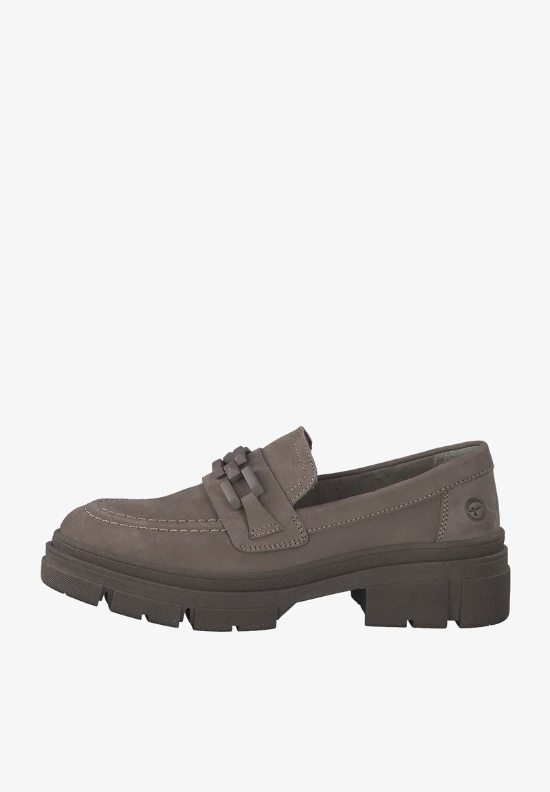 Mocasines de ante gris con suela dentada, detalle decorativo en la parte delantera, costura en contraste y un diseño cómodo.