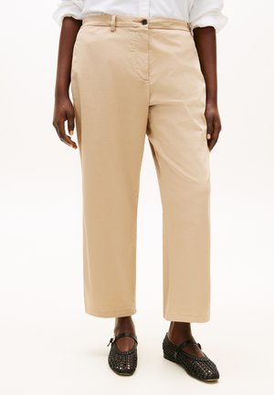 CRV CO GMD SLIM STRAIGHT CHINO - SIZE CURVE - Chinot - beige