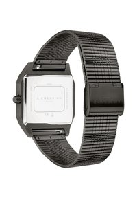 Zwarte roestvrijstalen horloge met een octogonale kast en een gestructureerde metalen mesh band. Heeft een zilveren achterkant met merkgraveerwerk en waterbestendigheid.