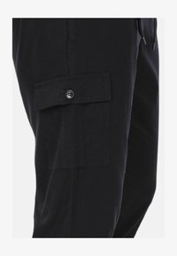 Non selezionato, nero