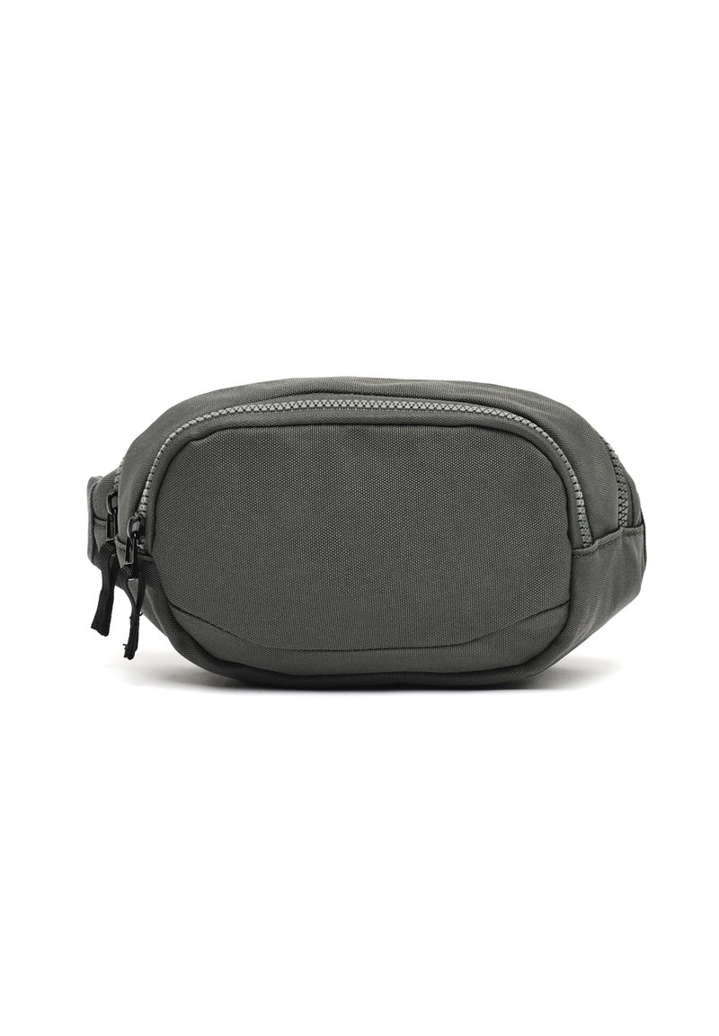 Pilkas audinio fanny pack'as su lygia tekstūra, užtraukiamais skyreliais, apvalia forma ir minimalistišku dizainu. Pridedamas reguliuojamas diržas.