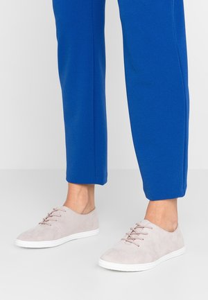 Zapatos con cordones - grey