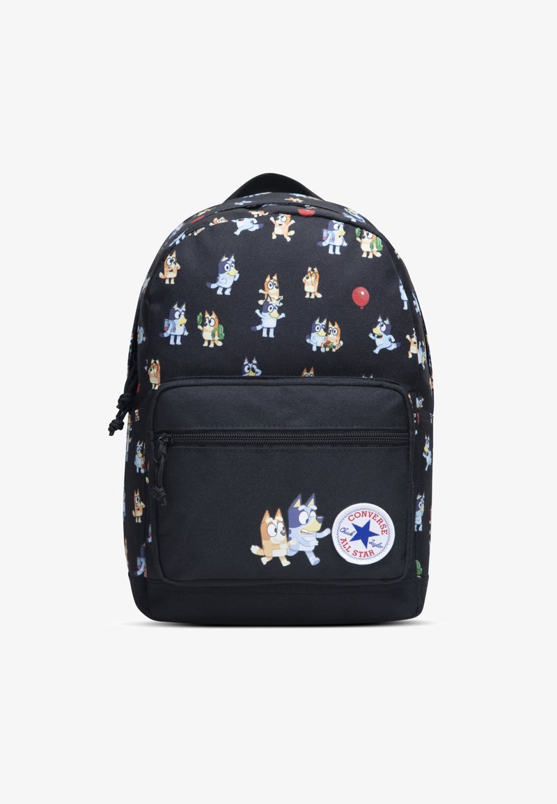 Mochila de tecido preta com personagens de cães de cartoon em várias poses, bolso frontal com zipper e patch do logo Converse All Star.